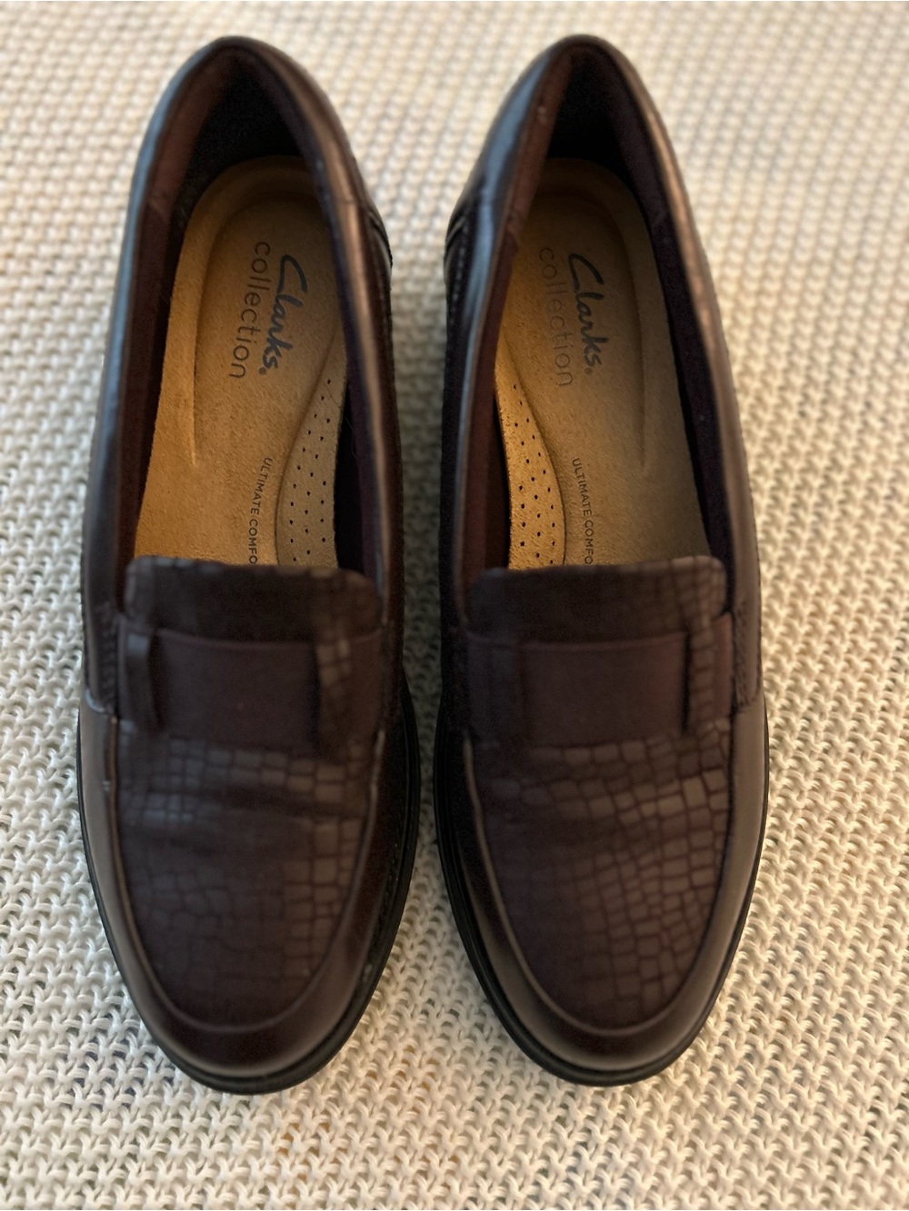 Clarks Womens Dark Brown/Burgundy Textured Leather Penny Loafers